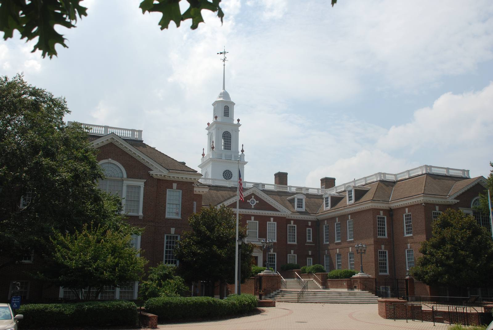Legislative Hall in Dover, Delaware. The state's winery shipping law took effect August 15, 2026, and sunsets August 15, 2030.